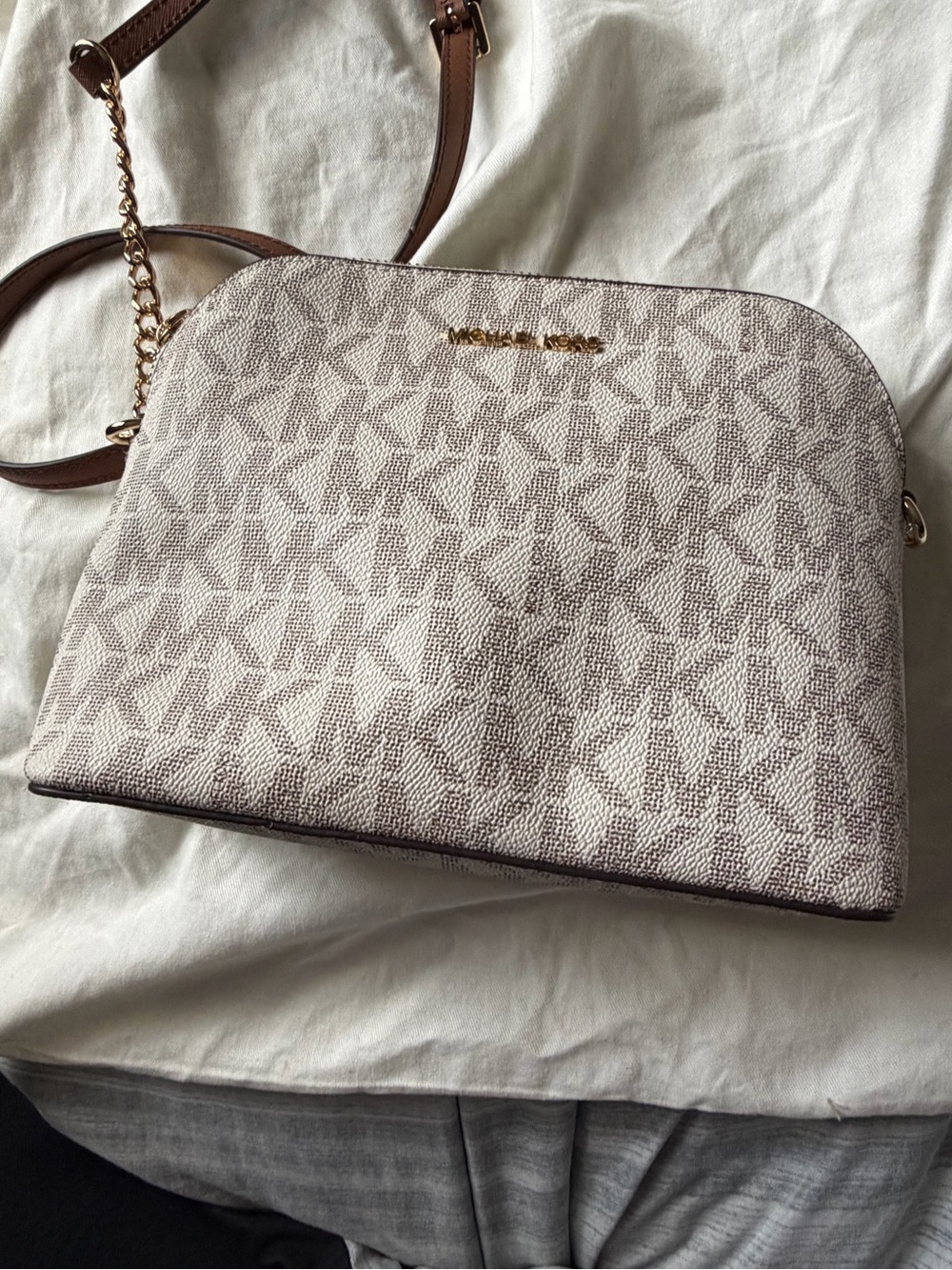 Michael Kors Signature Dome Crossbody Bag in Vanilla/Light Brown